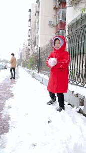 冬天玩雪的中国女孩形象
