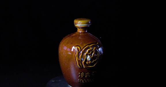 4k升格实拍土陶酒罐酒坛瓶身展示酿酒水花
