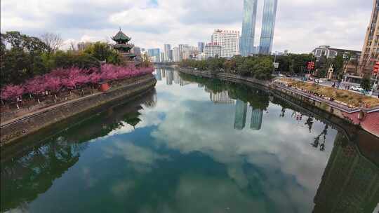 城市河流两岸风光全景