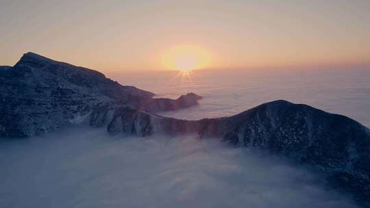 梵净山雪后日出云海仙境