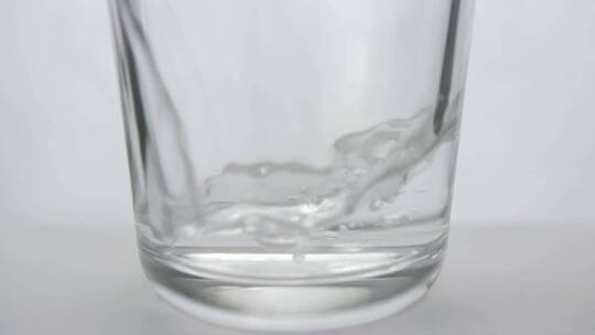 素材·水杯加水