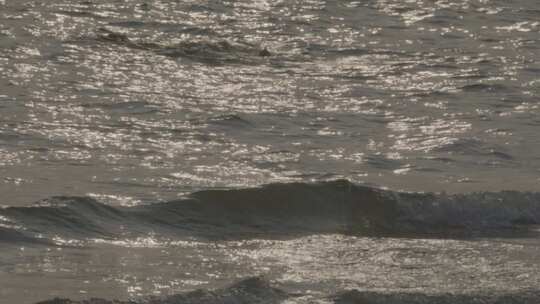 海面波光粼粼