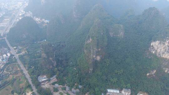 航拍广西桂林奇山迷雾视频素材模板下载