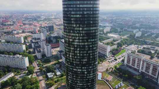 摩天大楼中的商业城市中心与城市景观鸟瞰图