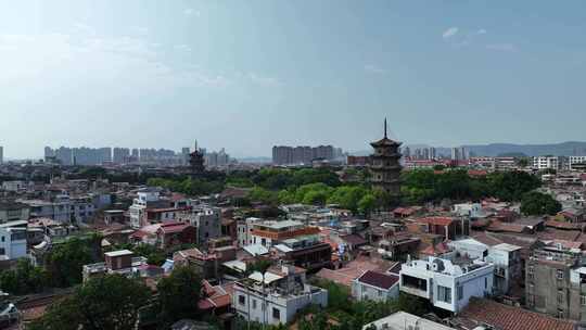 航拍福建泉州鲤城区西街开元寺双塔城市风光