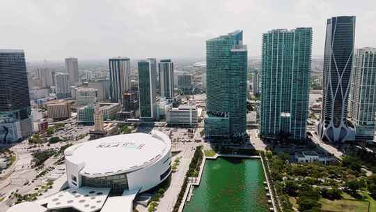 航拍迈阿密市中心地标建筑摩天大楼大海海湾