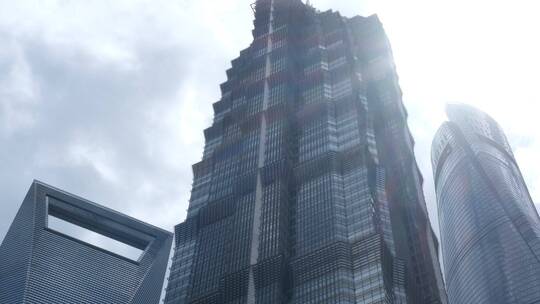 上海浦东标志性高层建筑下摇镜头