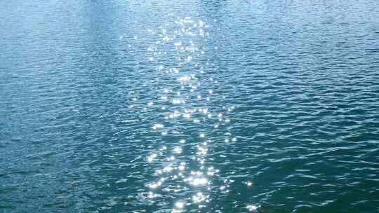 波光粼粼的湖面 水面