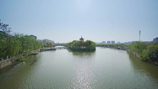 江苏盐城小洋河上的杨楼翠霭园林风景
