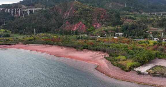 航拍云南澄江市抚仙湖红沙滩风光