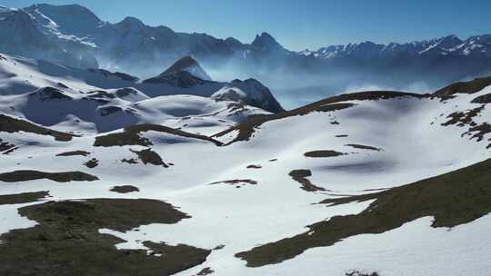 航拍雪山被雪覆盖的山峰山脉山顶高山视频素材模板下载
