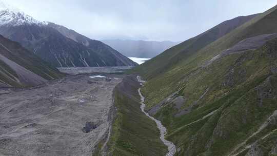 航拍四川川西高原雪山河谷牧场风光