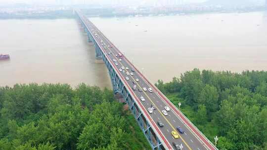 南京长江大桥日间车流轮船铁路航拍