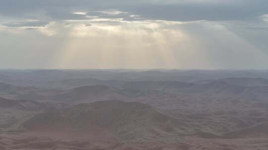 航拍内蒙古巴丹吉林沙漠