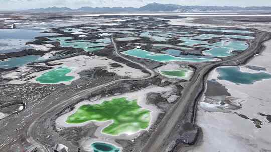 青海甘肃大柴旦翡翠湖航拍山川湖泊倒影阳光