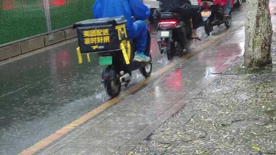 城市下雨素材雨水雨滴实拍