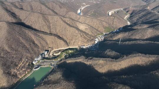 航拍山脉地质公园沟壑峰峦风光雄威高山湖泊