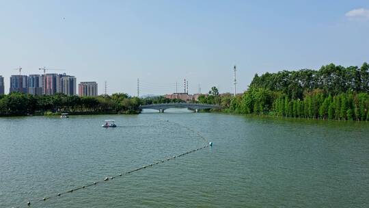 东莞航拍华阳湖湿地公园水面前进