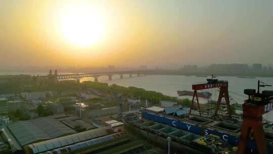 南京市鼓楼区南京长江大桥中国长航船舶重工视频素材模板下载