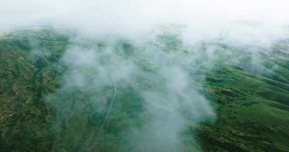 云层之中的内蒙古锡林郭勒多伦湖风景航拍