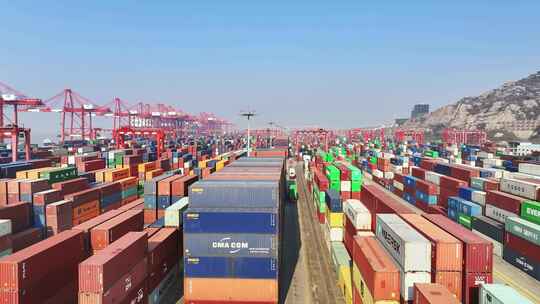 上海洋山港货船集装箱自动化装卸货航拍视频素材模板下载