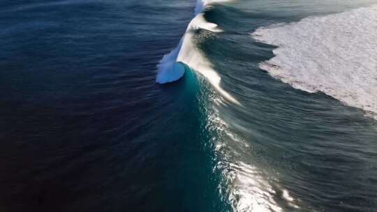 空中俯瞰大海波浪