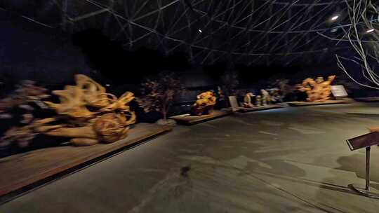 穿越机航拍木雕展览馆大型木雕艺术品山海经视频素材模板下载