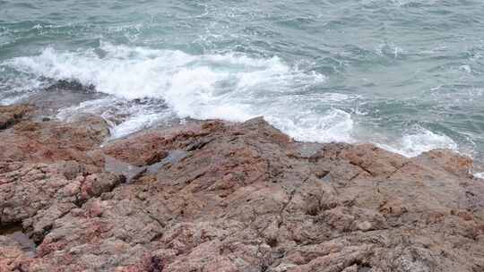 深圳海岸线-大梅沙礁石风起浪涌