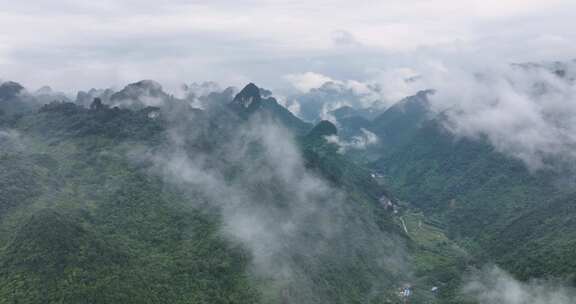 航拍广西靖西通灵峡谷云海风光