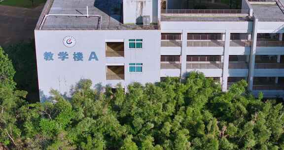 5K广州大学城航拍广州中医药大学校园教学楼