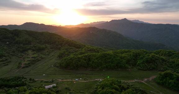 4K草原日出延时风景摄影逆光建筑红色朝霞