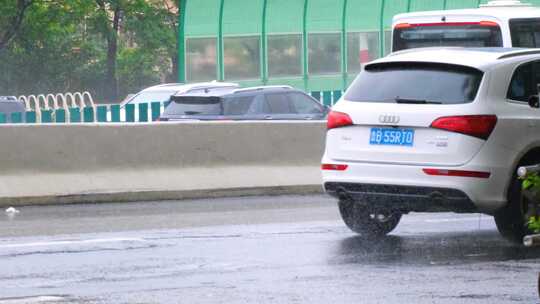 城市马路道路下雨天雨水雨滴街景街道街头风