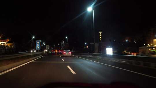 行驶 道路 第一视角 夜景 车辆