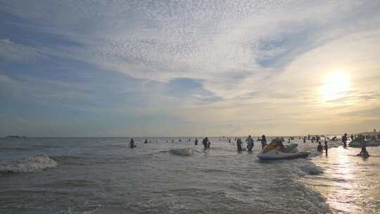 蓝天白云下广西北海大海沙海岸线风景风光