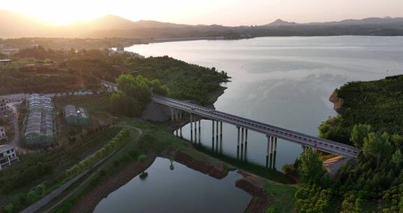 青山绿水生态水库淡水资源水利环保晚霞乡村