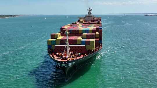 海上集装箱货船航拍轮船航行运输船