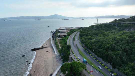 汽车行驶在海边公路航拍厦门海岸线沿途风景