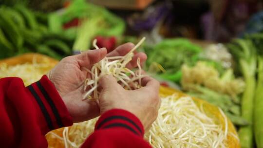 市场商贩卖自发豆芽 (18)