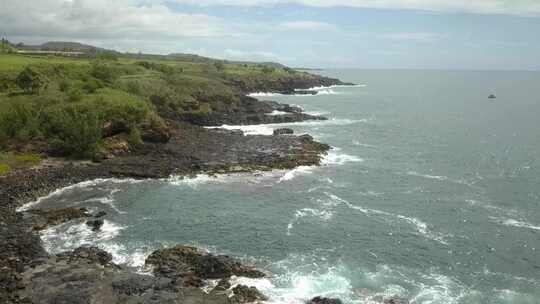 航拍海浪拍打海岸礁石海浪岩石大海海景