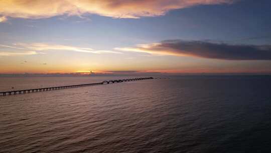 广西北海涠洲岛海边蓝桥日落晚霞航拍