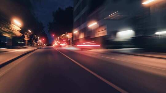 道路空旷街道汽车快速行驶