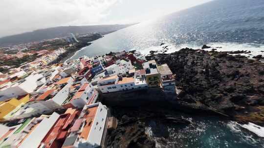 FPV无人机航拍大海海岛海浪冲击加那利群岛