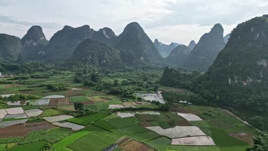 航拍视角下的田园山川风景