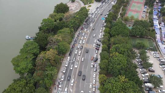 拥堵的城市道路