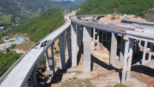 高速公路建设视频云南高速公路高架桥建设