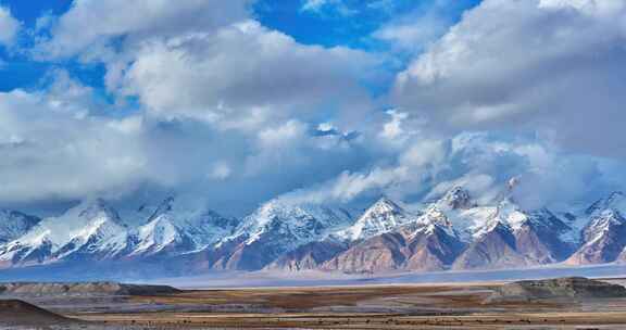 巍峨壮丽的雪山