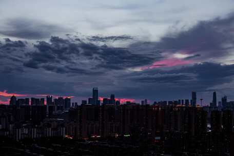 夏季天气云雨城市建筑沈阳天际线日转夜