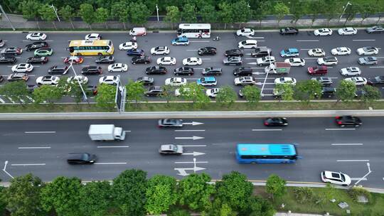 4K下班高峰期道路车流航拍