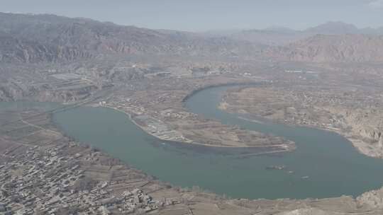 青海化隆黄河大湾水流航拍视频