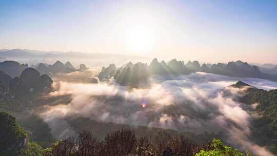 桂林阳朔兴坪大面山上的日出云海